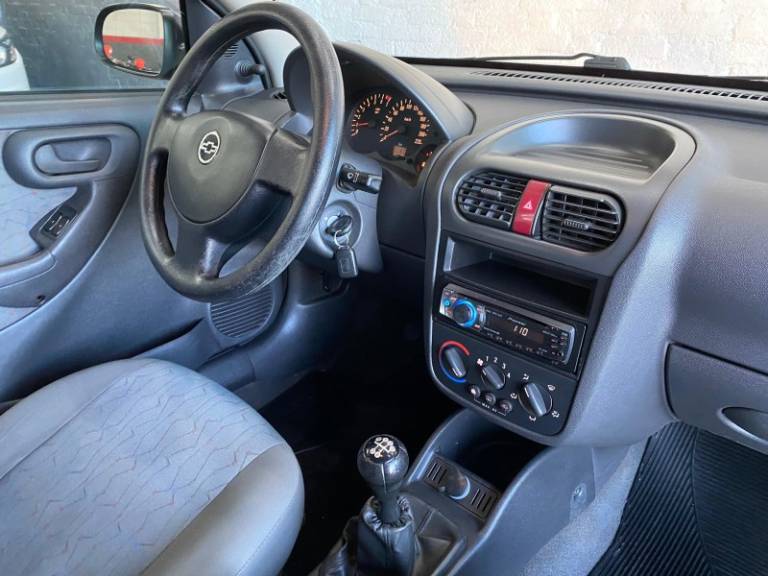 CHEVROLET - CORSA - 2006/2007 - Vermelha - R$ 27.900,00